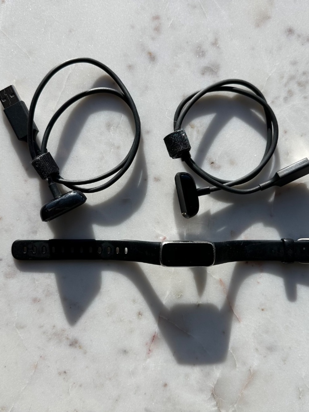 Fitbit Luxe Fitness & Wellness Tracker w. Stress Management, Sleep Tracking - Picture 6 of 8